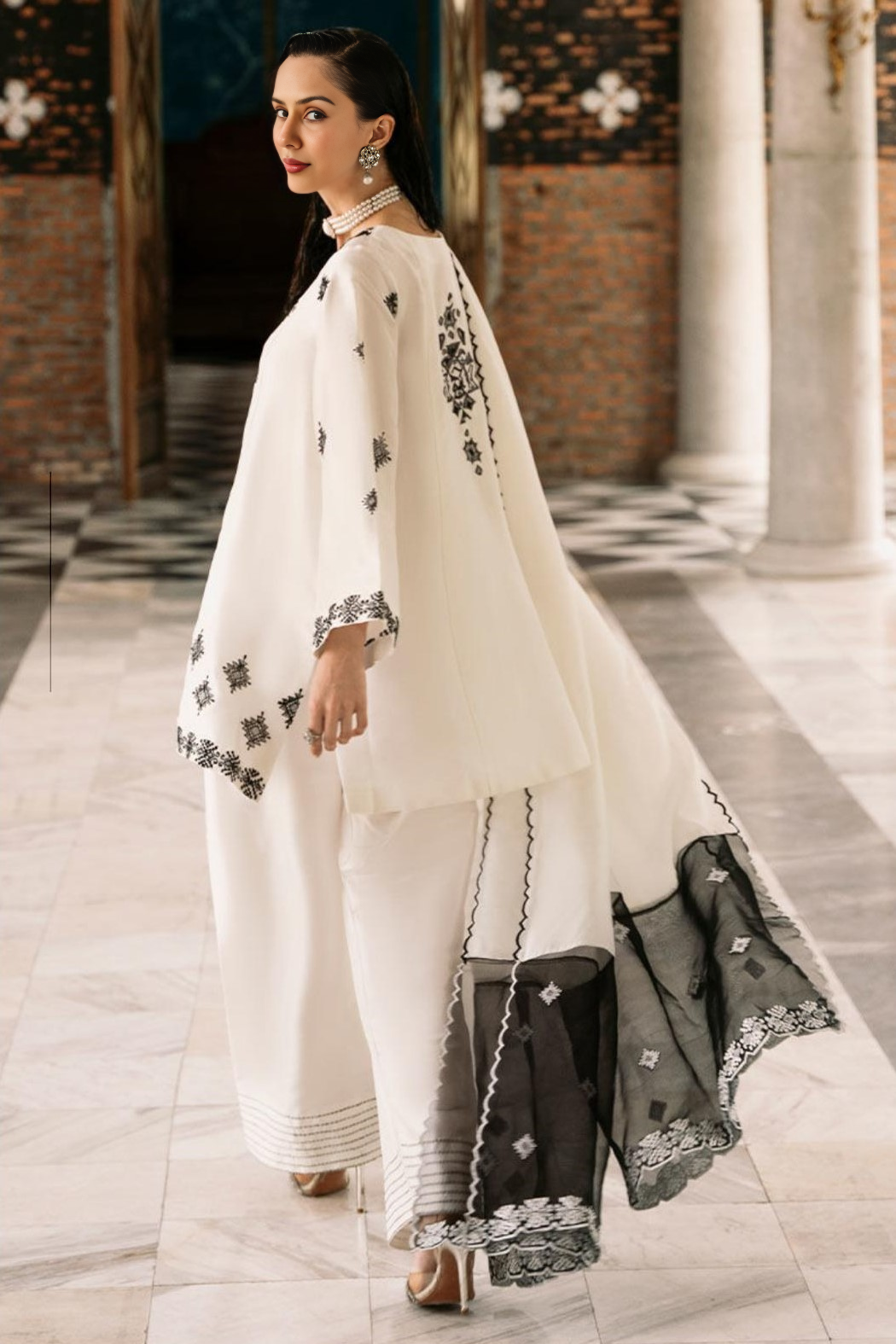 Juliet – Luxury Embroidered 3 Pc