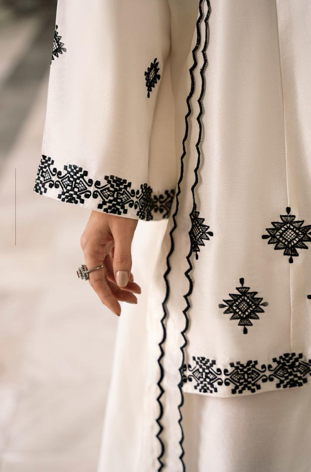 Juliet – Luxury Embroidered 3 Pc
