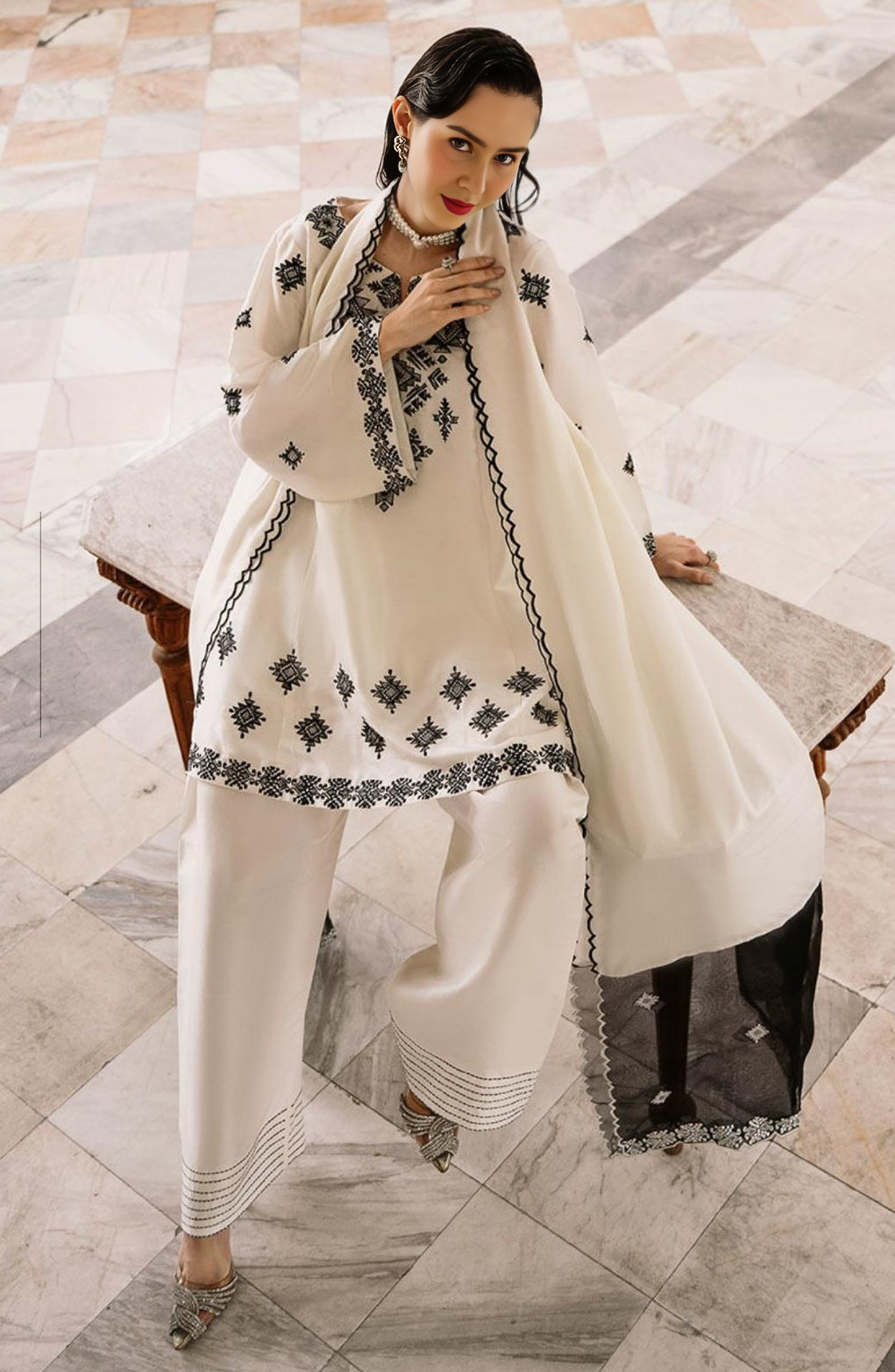 Juliet – Luxury Embroidered 3 Pc